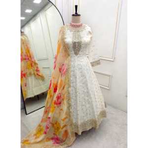 Hermoso vestido de organza Anarkali para mujer con Dupatta para fiestas y ocasiones especiales - Product Image 1