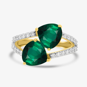 Anillo de compromiso clásico para mujer con gema de corte esmeralda y banda de diamantes pavé en oro amarillo - Product Image 1