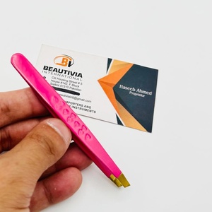 Pinzas para Cejas de Acero Inoxidable de Lujo, Color Rosa Intenso, Punta Inclinada, Ecológicas, Duraderas, con Diseño de Corazón y Logotipo Personalizado, Venta al Por Mayor - Product Image 1