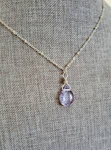 Pendentif en verre tchèque en forme de goutte d'eau lavande avec fleur d'orchidée plaquée or, bijoux de fiançailles vintage - Product Image 6