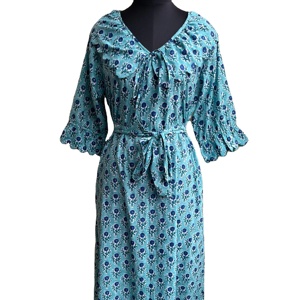 ชุดเดรสผ้าฝ้ายสีฟ้าแบบมิดิเดรสมินิเดรสพิมพ์ลายดอกไม้ยาวคอลึกพร้อมเชือกดึงให้เป็นของขวัญ - Product Image 1