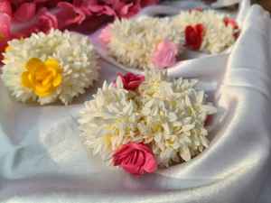 ชุดกำไลข้อมือประดับมุกควอตซ์ลายเรขาคณิตสำหรับผู้หญิง ทำด้วยมือจากพลาสติกที่เป็นมิตรกับสิ่งแวดล้อม  งานแฮนด์เมด  ตกแต่งด้วยเมห์นดี  สามารถปรับแต่งได้ - Product Image 5