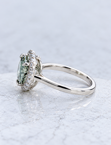 Anillo de Compromiso con Diamante Tallado en Corazón Verde, con Diamantes Laterales de Color D, Estilo Clásico, Joyería de Oro para Mujer, Aniversario de Bodas - Product Image 3