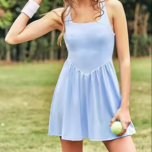 Robe de tennis pour femme avec jupe plissée, matière légère et extensible, et short de sécurité intégré pour les entraînements et les matchs de tennis - Product Image 4