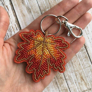 Porte-clés brodé artisanal de style classique, durable, écologique, avec perles de rocaille colorées, fabriqué en Inde par MULTI CRAFT - Product Image 2