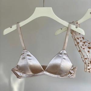 Ensemble de lingerie en dentelle florale pour femmes, soutien-gorge push-up et culotte en maille transparente séduisante - Product Image 1