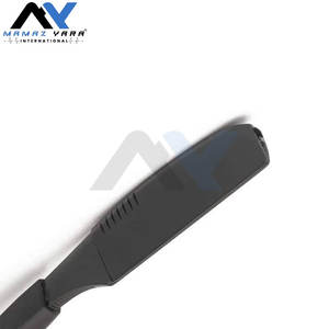 Rasoir professionnel japonais en acier inoxydable avec manche droit et poignée en silicone noir pour rasage corporel et bikini – Vente en gros pour salons - Product Image 6