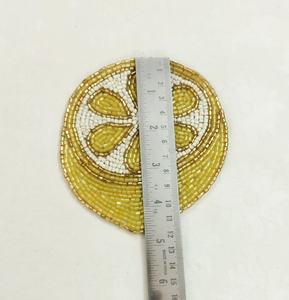 Sous-verres ronds faits à la main en coton brodé avec des tranches de citron perlées, décoration pour la maison - Product Image 2