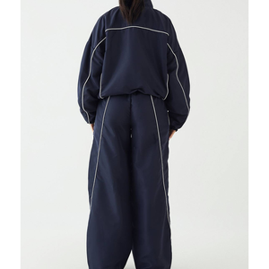 Ensemble de survêtement 2 pièces 2026 pour femme, coupe-vent en nylon froissé, doublure filet, passepoil, veste zippée de sport et football, et joggers amples - Product Image 2