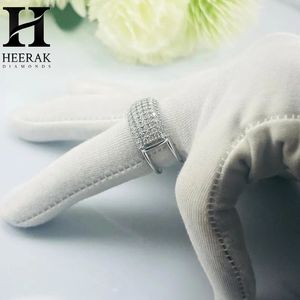 Bague de mariage ou d'anniversaire de luxe pour femme, large, sertie de diamants de laboratoire - Product Image 2