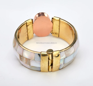 Brazalete de latón Madre perla Venta caliente Pulseras de puño para mujer Brazalete de perlas de madre popular de FWE - Product Image 4