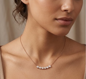 Collar de Oro Rosa con Diamantes en Forma de Arco, Corte Brillante Redondo, Colgante Minimalista de 6 Piedras, Joyería para Uso Diario de Mujer - Product Image 5