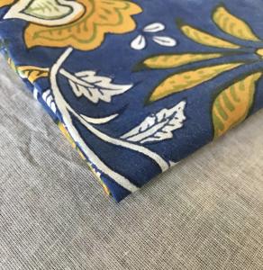 Tela de algodón estampada a mano – Base azul índigo con estampado floral amarillo mostaza, textil tradicional indio - Product Image 4