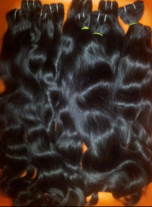 Extension de cheveux Soft Touch pour femme de la meilleure qualité avec un design à boucles naturelles et un clip facile à fixer pour les femmes au quotidien et lors d'événements. - Product Image 2