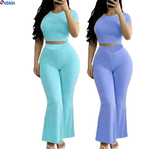 Conjunto Deportivo Casual para Mujer con Logotipo Personalizado, Top Corto y Pantalones Anchos de Cintura Alta con Corte Ajustado - Product Image 4