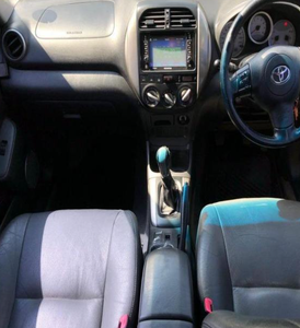 รถยนต์ RAV4 ปี 2005 สภาพดี ใช้งานน้อย ประสิทธิภาพสูง เกียร์ธรรมดา ขับเคลื่อนสี่ล้อ พวงมาลัยขวา เบาะหนัง ระบบควบคุมความเร็วอัตโนมัติ ล้อแม็ก R17 พร้อมซันรูฟ ภายในสีอ่อน ระบบปรับอากาศ 8 จุด - Product Image 2