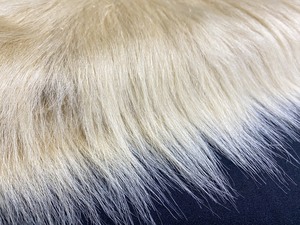 Tissu en fausse fourrure de luxe beige à poils longs de 100 mm en acrylique et polyester, haute qualité Thaïlande - Product Image 4