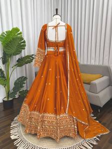 ชุดเลเฮนกาโชลีผ้าซาตินไหมพิมพ์ลายสีส้ม แห้งเร็ว ชุดพื้นเมืองสำหรับงานแต่งงานและงานปาร์ตี้สำหรับผู้หญิง - Product Image 3
