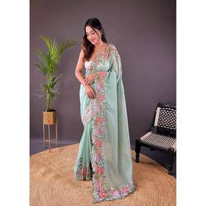 ชุดส่าหรีผ้าไหมมันวาวลายดอกไม้ประดับด้วยเสื้อท้องฟ้าแบบไม่มีตะเข็บ - Product Image 1