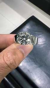 Bague solitaire large en moissanite ronde 5 carats, plaquée rhodium, en argent 925 véritable, cadeau idéal pour anniversaire ou fête entre amis - Product Image 5