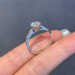 Anillo de Oro Sólido de 14k con Diamante de Laboratorio de Alta Calidad de 1.00CT, Certificado IGI, Montura de Catedral, Claridad VS+, Color D-F, Estilo Minimalista - Product Image 1