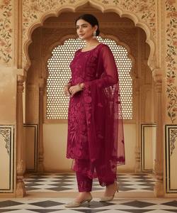 Ensemble haut, bas et dupatta en coton bordeaux, broderie filet fantaisie, style designer, dernière collection, vêtement ethnique, tenue de fête, taille unique, prix de gros - Product Image 4