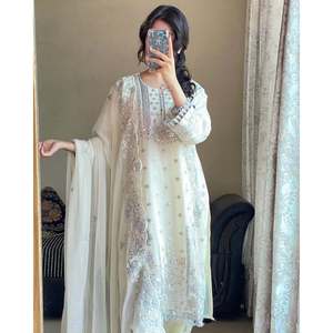 Top-Bottom de mujer de diseñador y Dupatta Set con bordado elegante - Product Image 6