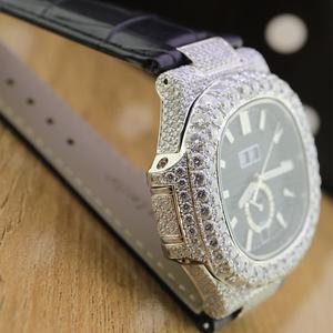 Reloj de pulsera de negocios de acero inoxidable Premium de marca personalizada, aspecto de diamante completo, cuarzo moissanita helado de oro amarillo de 16mm - Product Image 1
