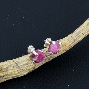 Pendientes de Plata de Ley 925 con Rubí de Alta Calidad, Diseño Simple y Elegante, para Mujer, Ideales para Fiestas y Regalos, Precio al por Mayor - Product Image 5