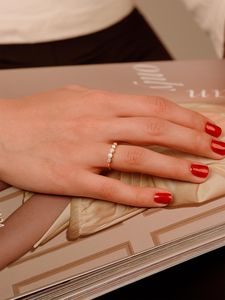 Anillo de boda de cinco piedras con diamante cultivado en laboratorio de corte redondo para mujer, oro macizo de 14k, regalo de lujo de aniversario para pareja - Product Image 4