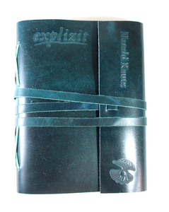 สมุดบันทึกปกหนังแท้จาก Cameron Exports พร้อมโลโก้ลายนูนและสายรัดปิด - Product Image 1