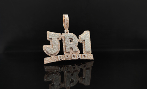 Colgante de aleación chapado en oro estilo hip hop con personaje de anime y diamantes helados - Product Image 4