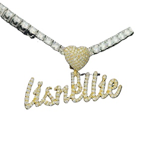 Nouveauté Mini Lettre Pendentif Coeur Crochet Collier Personnalisé Moissanite Nom Plaque Pendentif Femmes Hommes Bijoux - Product Image 1