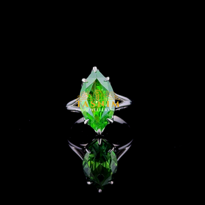แหวนหมั้นผู้หญิง Tasnim รุ่น Merquce Cut Solitaire VVS Moissanite ประดับเพชรแบบ Prong Setting สไตล์คลาสสิก ตัวเรือนเงินชุบทองคำขาว - Product Image 1