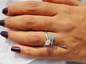 Elegant and modern <b>two</b>-<b>stone</b> (Toi et Moi) engagement <b>ring</b> - Product Image 4