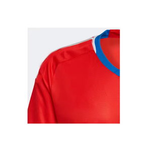 Maillot de sport sublimé personnalisé rouge bleu blanc avec bordure contrastée, col en V, manches courtes, t-shirt d'entraînement respirant et à séchage rapide, 100% polyester - Product Image 4