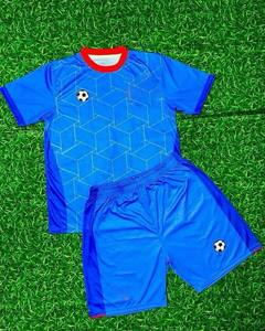 Uniforme de football à manches courtes personnalisé de haute qualité à 100 %, séchage rapide, respirant, antibactérien, avec livraison rapide - Product Image 4