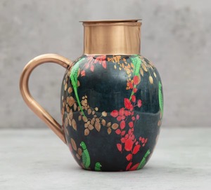 Bouteille d'eau en cuivre résistante à la rouille, de style antique, offrant des bienfaits naturels de désintoxication pour une eau potable fraîche et durable. - Product Image 6