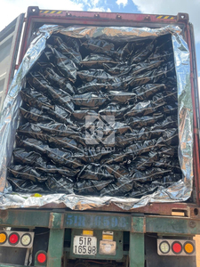Charbon de bois noir naturel à faible teneur en fumée de bois dur Khaya en morceaux pour restaurants familiaux et barbecues en plein air - Product Image 5