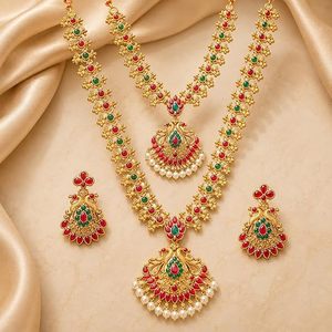 Conjunto de Collar, Pendientes y Tocado de Perlas de Imitación con Baño de Oro, Diseño Floral Largo Rani Haar, Joyería Étnica de Moda - Product Image 1