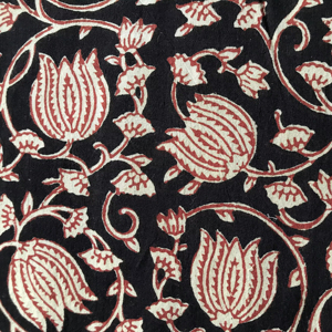 Tela de Algodón Estampada a Mano al por Mayor – Tela de Algodón India con Diseño Floral de Enredaderas en Negro y Rojo para Prendas de Vestir y Textiles - Product Image 1