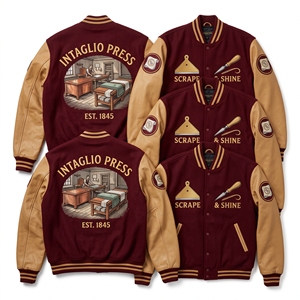 เสื้อแจ็คเก็ต Letterman แบบขายส่ง สีดำ ทำจากผ้าขนสัตว์ แต่งกระดิ่งปักลายวงล้อ แขนหนังสีแทนเหลือง สไตล์ Bomber - Product Image 2