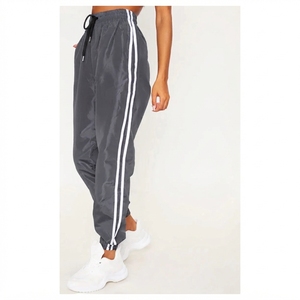 Pantalones Deportivos Negros de Satén Transpirable para Hombre, 100% Algodón, Peso Medio, con Rayas Laterales Blancas, Cintura Elástica con Cordón, Estilo Casual para Otoño - Product Image 3