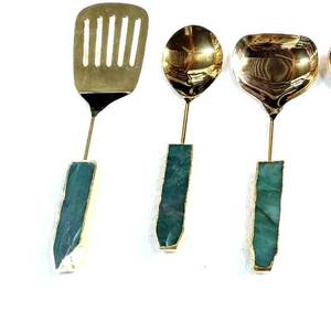 Ensemble de 3 cuillères de service artisanales en pierre d'agate verte, marque KAMAL AGATE EXPORTS, artisanat gujarati, sculptées - Product Image 3