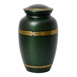 Urne funéraire en laiton vert pour cendres humaines, motif celtique doré, souvenir commémoratif pour adulte, récipient funéraire artisanal - Product Image 1