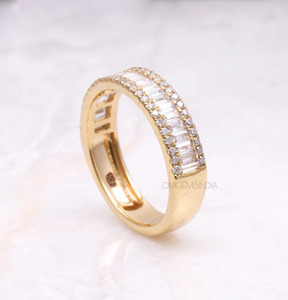 Bague de mariage en or jaune 10K très prisée, bague éternité avec diamants de laboratoire taille ronde et baguette, bague d'anniversaire, vente en gros de bijoux - Product Image 1