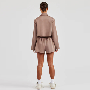 Ensembles pour femmes personnalisés ODM : Survêtement de sport à fermeture éclair, crop top, veste et short, séchage rapide et respirant - Product Image 4