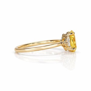 Bague de fiançailles trois pierres en or massif 10K 14K 18K certifiée IGI, couleur DEF, clarté VS VVS, diamant de laboratoire jaune taille ovale et demi-lune - Product Image 5