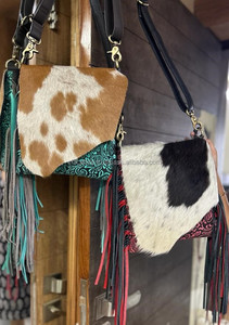 Sac à bandoulière en cuir de fourrure de style occidental unique pour femmes sac latéral en cuir de fourrure usiné de couleur en relief pour femmes - Product Image 4