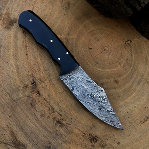 Cuchillo de Caza y Camping Multifuncional de Acero Damasco con Alto Contenido de Carbono, Hoja Recta, Espiga Completa y Mango de Madera Pakka - Product Image 2